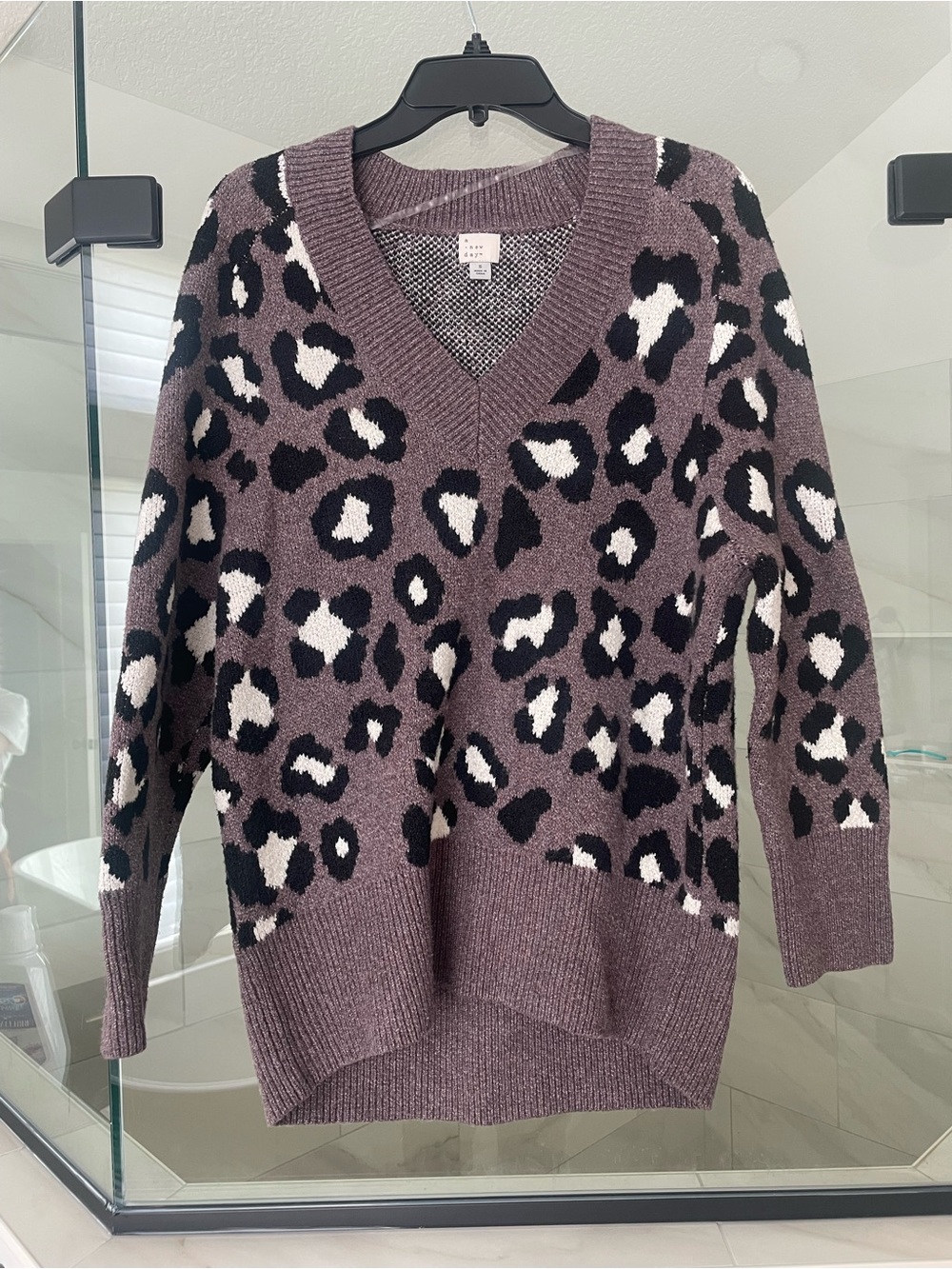 a new day Mauve Leopard V-Neck Sweater with Black & White Spots